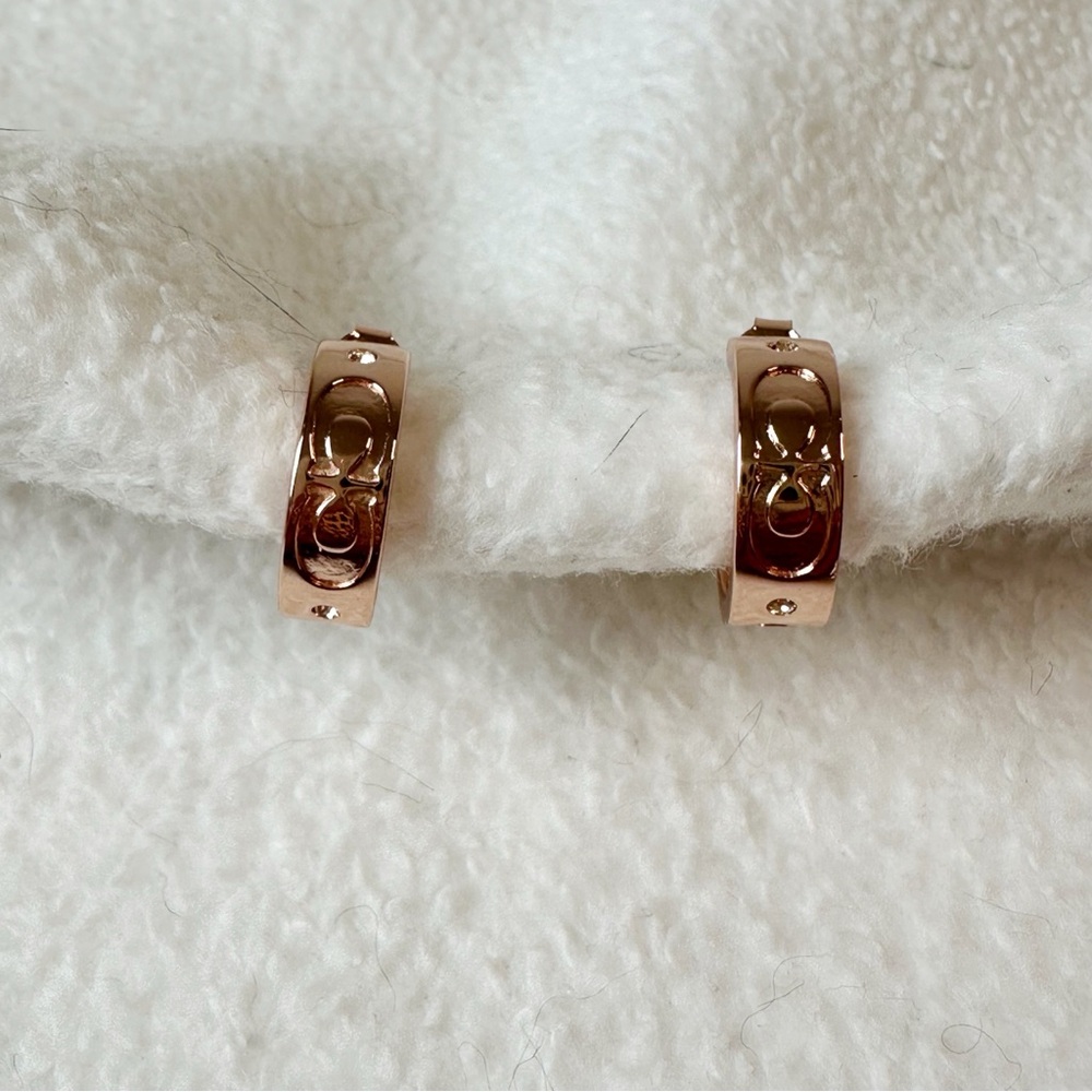 Coach NWT Rose Gold Signature Huggie Earrings Style C1901 Plated Brass Titanium - Picture 7 of 16